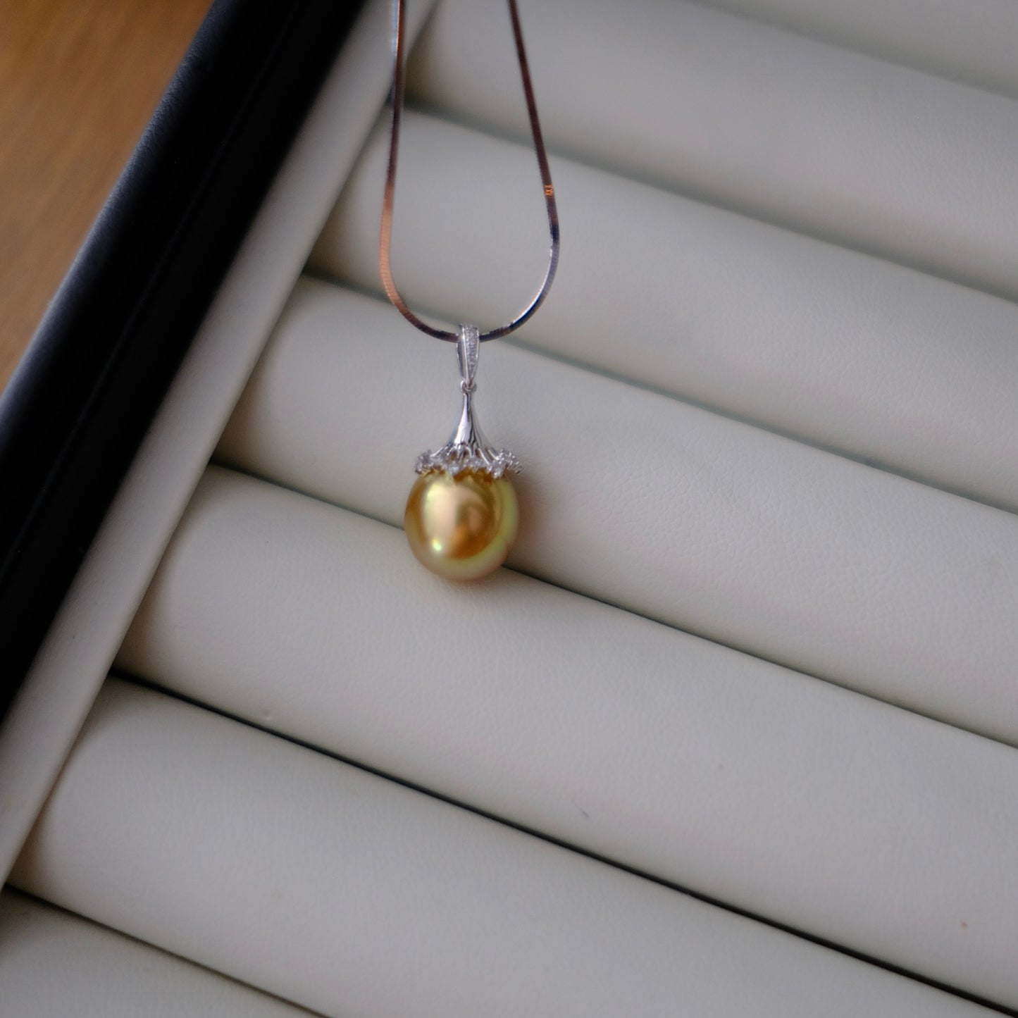 Z078 Classic Bails, AU750, Diamond 0.097ct