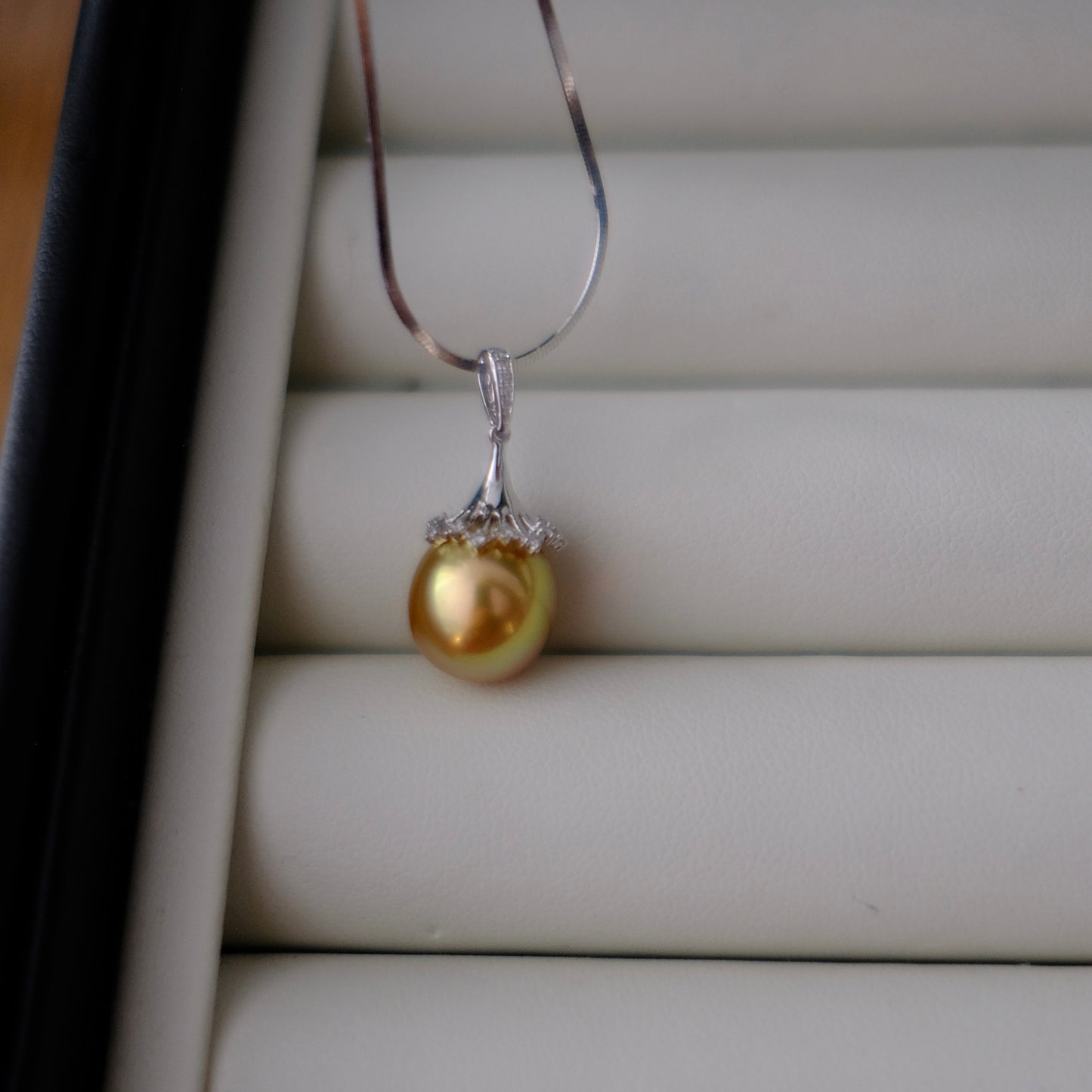 Z078 Classic Bails, AU750, Diamond 0.097ct