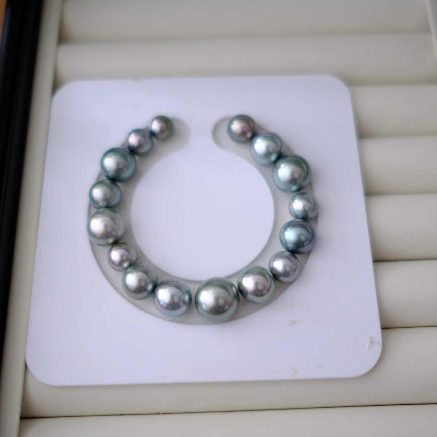 Tahitian Pearl Bracelet, Round/Near Round, Platinum Grey, 8.1-12.5mm