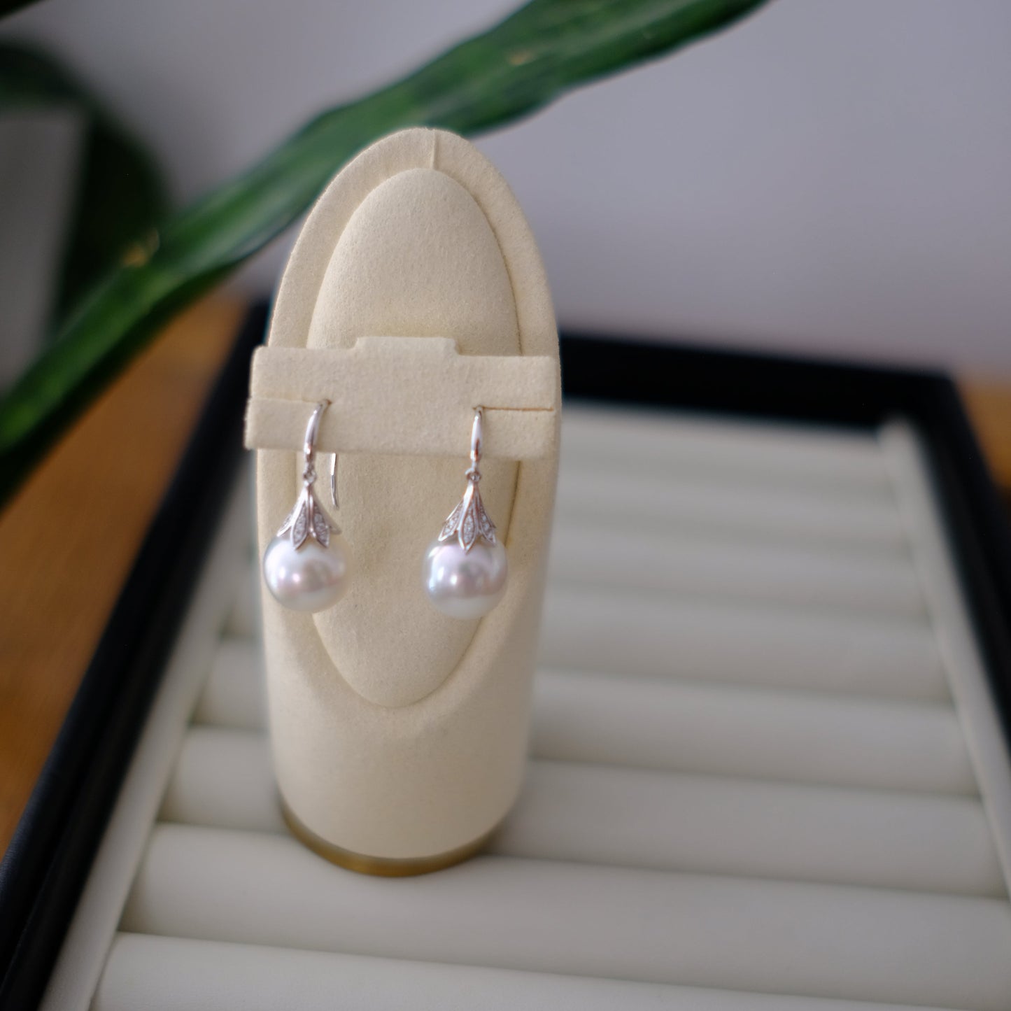 White South Sea Pearl Earrings, 11-12mm, AU750, Diamond