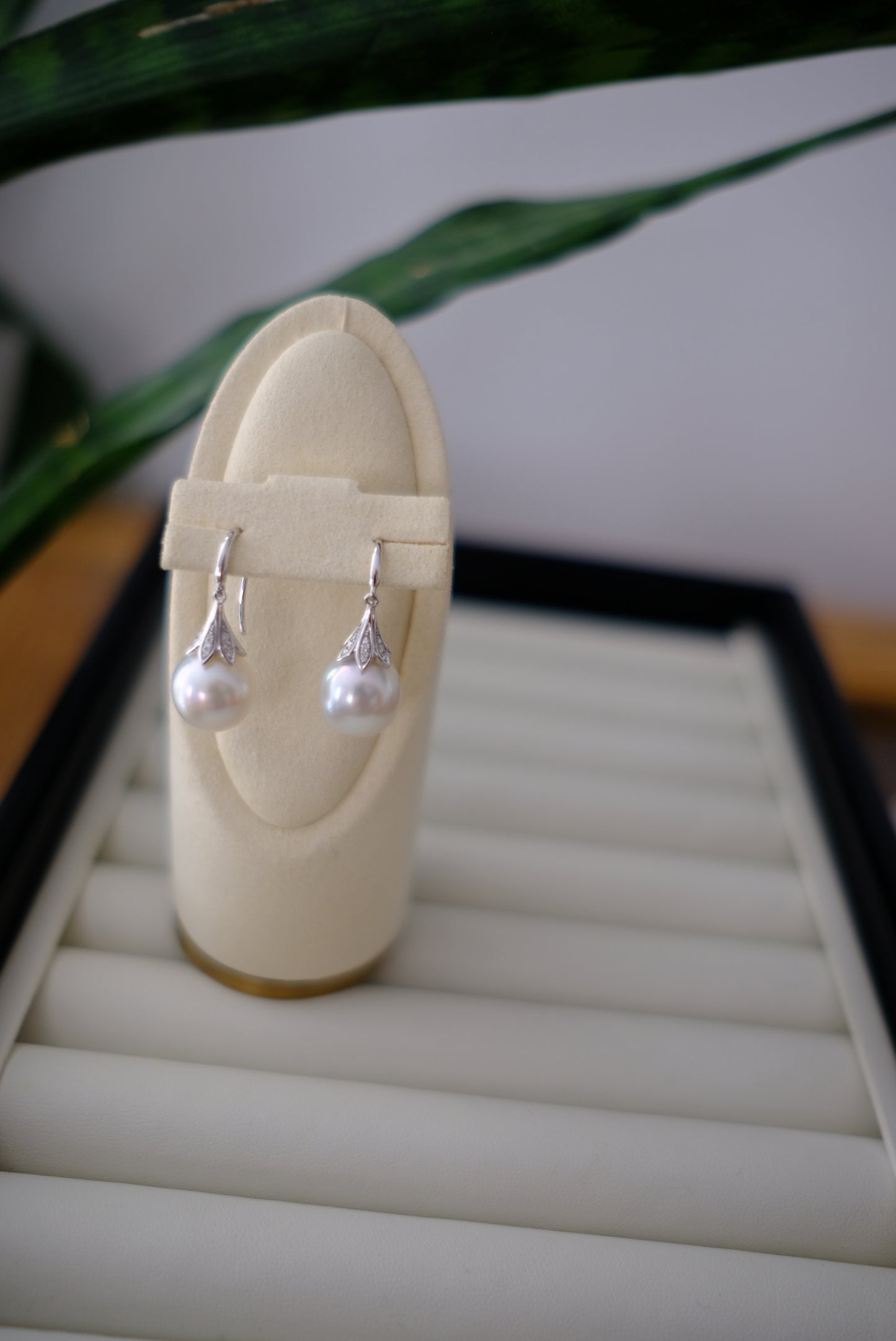 White South Sea Pearl Earrings, 11-12mm, AU750, Diamond