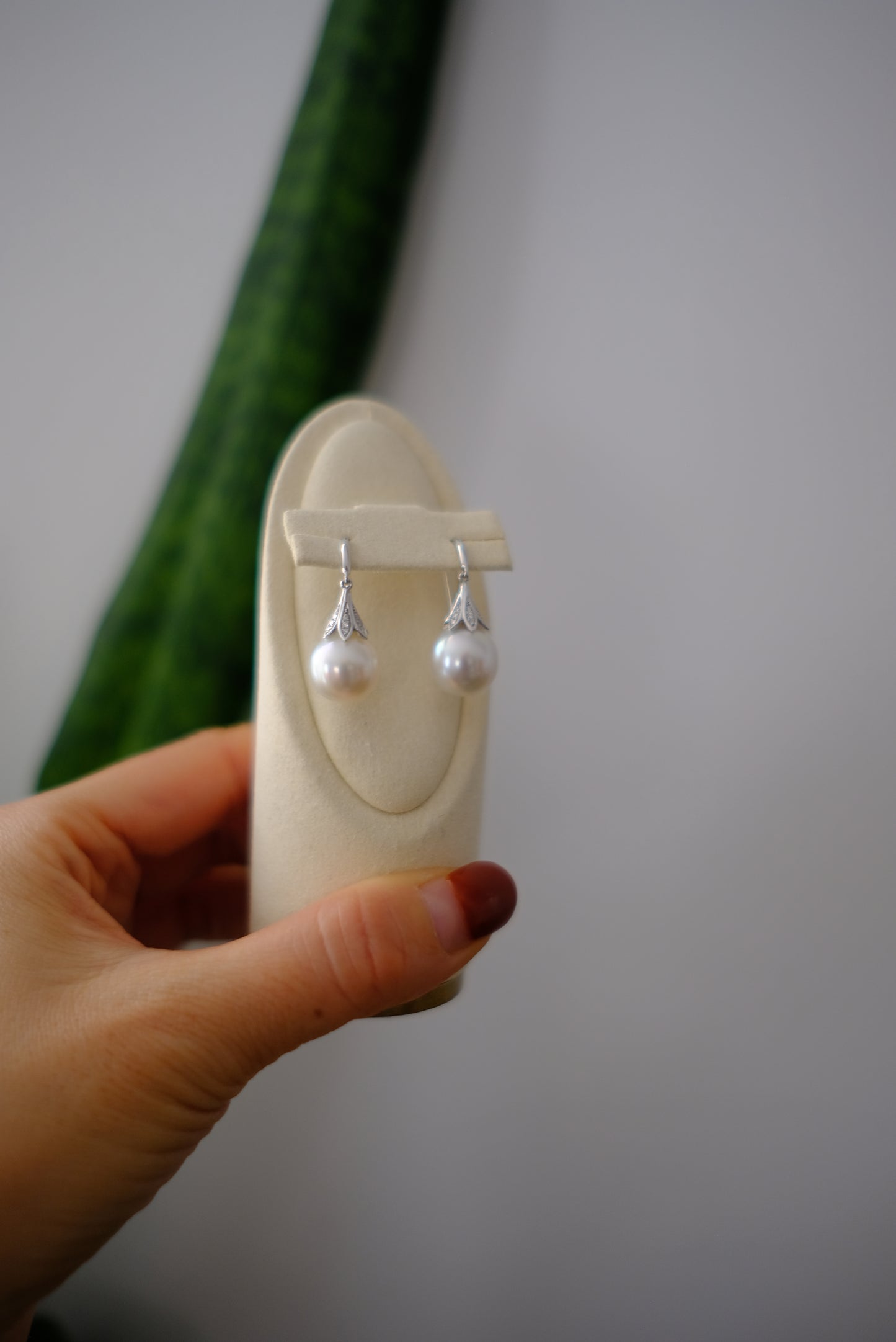 White South Sea Pearl Earrings, 11-12mm, AU750, Diamond