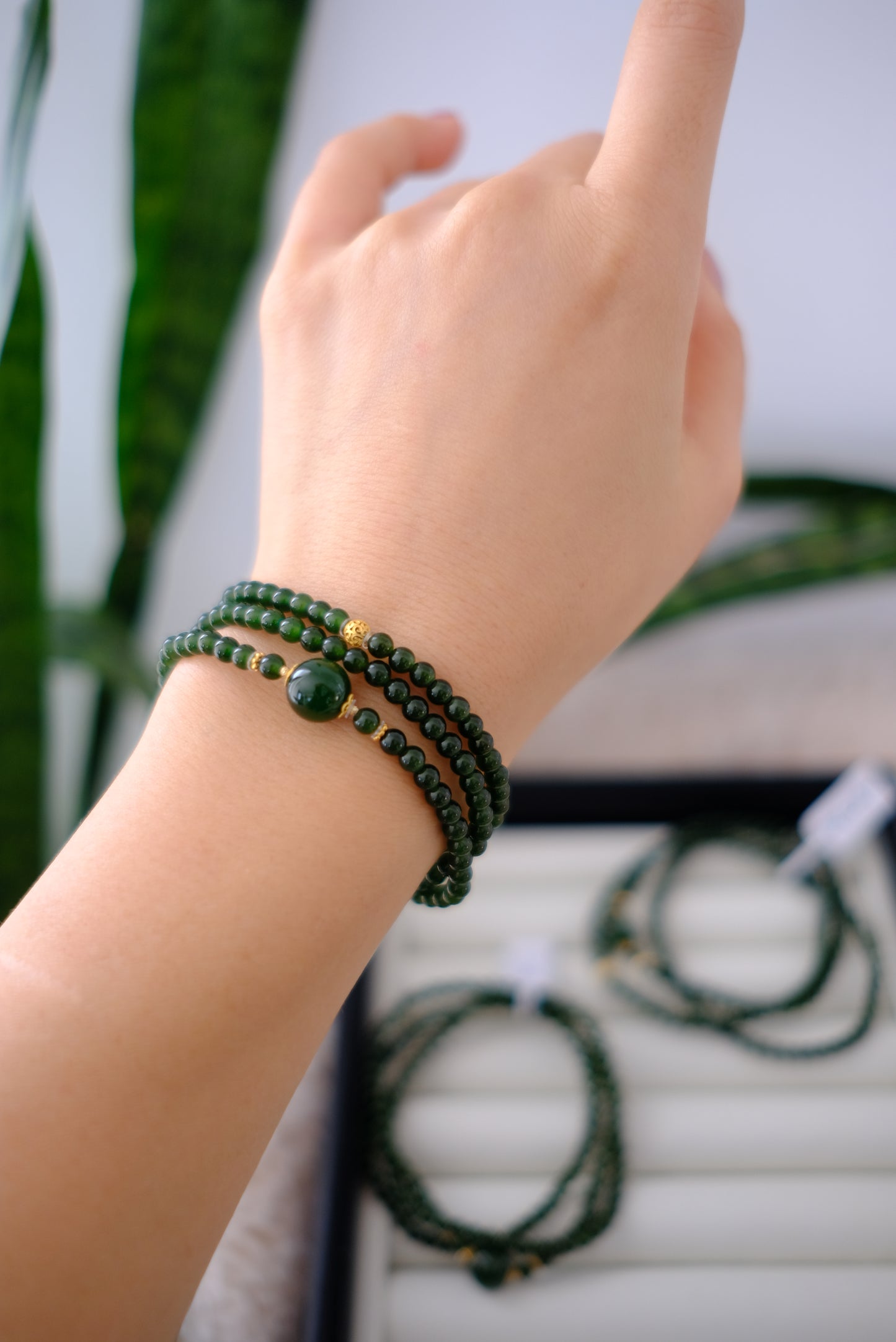 Siberian Jade Bracelet, AU750, 4mm/10mm