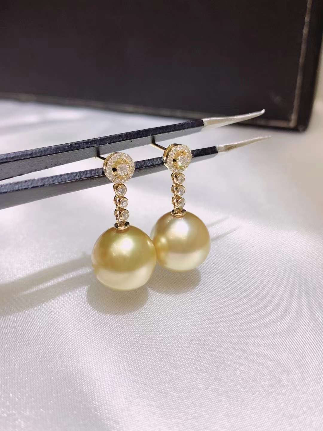 Z050 Classic Earrings Accessories, AU750 1.314g, Diamond 0.19ct